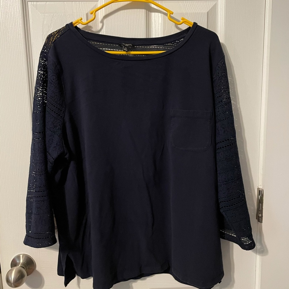 Talbots navy top navy w/ lace sleeves & back sz 2x